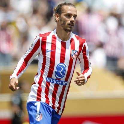 PASADENA (United States), 23/06/2025.- Antoine Griezmann of Atletico Madrid (L) in action during the FIFA Club World Cup 2025 soccer match between Atletico Madrid and Botafogo, in Pasadena, California, USA, 23 June 2025. (Mundial de Fútbol) EFE/EPA/CAROLINE BREHMAN