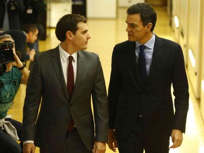 Albert Rivera (left) and Pedro Sánchez in Congress on Thursday.