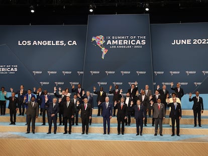 Foto oficial de familia de los mandatarios asistentes a la Cumbre de las Américas, el viernes.