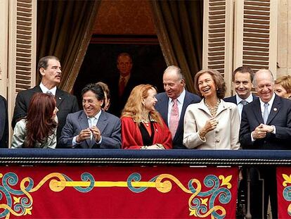 Los presidentes de Argentina, México, Perú, los reyes de España y los presidentes español y chileno, durante la XV Cumbre Iberoamericana de Salamanca, el pasado año.