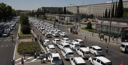 Taxis en huelga, el 31 de julio, en la zona de Nuevos Ministerios de Madrid.