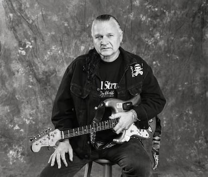 El guitarrista surf Dick Dale.