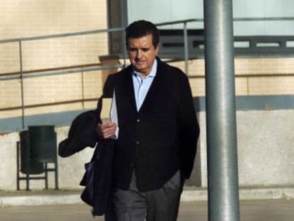 El expresidente balear Jaume Matas abandona el Centro Penitenciario de Segovia el 31 de octubre de 2014.