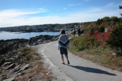 Paseo por el sendero costero Marginal Way, cerca de Ogunquit (Maine).