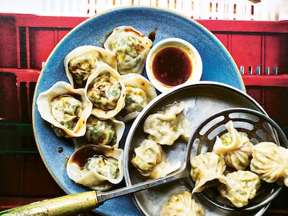 'Dumplings' de pak choi y kale, una de las recetas de Jeremy Pang incluidas en su libro 'Hong Kong Diner: Recipes for baos, hotpots, street snacks and more' (Quadrille Publishing).