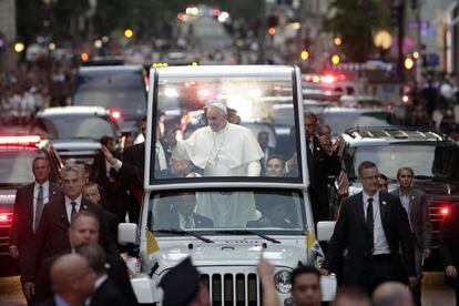 El papa Francisco recorre las calles de Nueva York bajo una fuertes medidas de seguridad.
