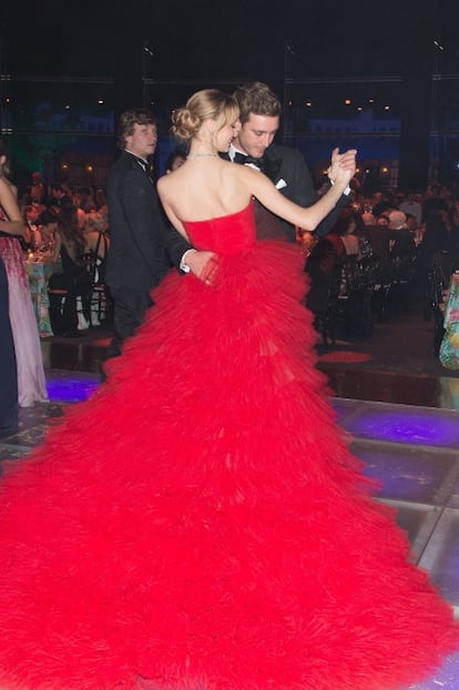 Pierre Casiraghi bailando con Beatrice Casiraghi.