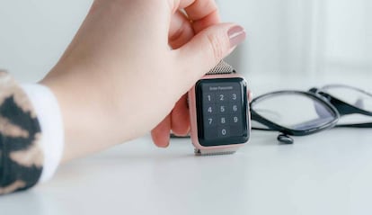 Apple Watch en un mesa