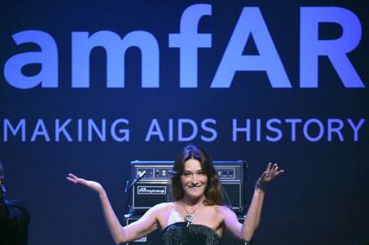 La ex primera dama francesa, Carla Bruni, en su participaci&oacute;n en la gala amfAR, durante el Festival de Cannes.