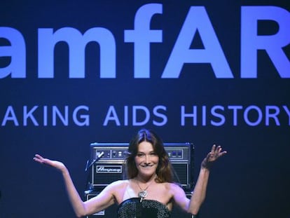 La ex primera dama francesa, Carla Bruni, en su participaci&oacute;n en la gala amfAR, durante el Festival de Cannes.