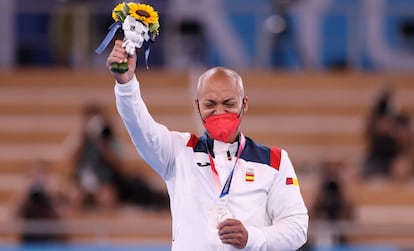 Zapata, tras recibir la medalla de plata en suelo.