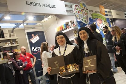 Sor Miriam y Sor Amada en el estand de Burgos en Madrid Fusión 2016.