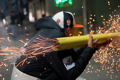 A pesar del peligro de la guerra de plvora es uno de los eventos ms arraigados de este barrio, se celebra hace ms de 35 a?os.