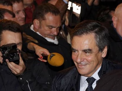 François Fillon llega a la sede de su partido (Les Republicains) en París tras proclamarse el domingo vencedor en la primera vuelta de las primarias.