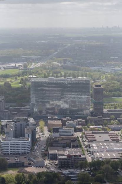 European Patent Office EPO EN Rijswijk diseñada por Ateliers Jean Nouvel y Dam & Partners Architecten.