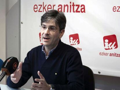 Mikel Arana, en su rueda de prensa en Bilbao.