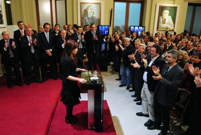 La presidenta Cristina Fernández anuncia su decisión de presentarse a las elecciones, el martes en la Casa Rosada, sede del Gobierno.
