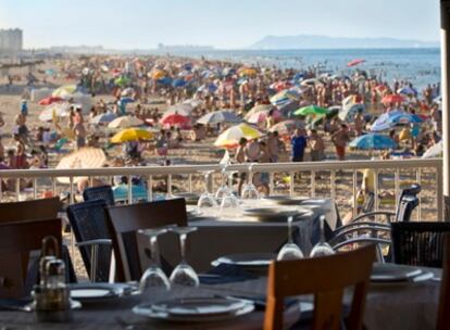 Un chiringuito en la playa de Gandia.