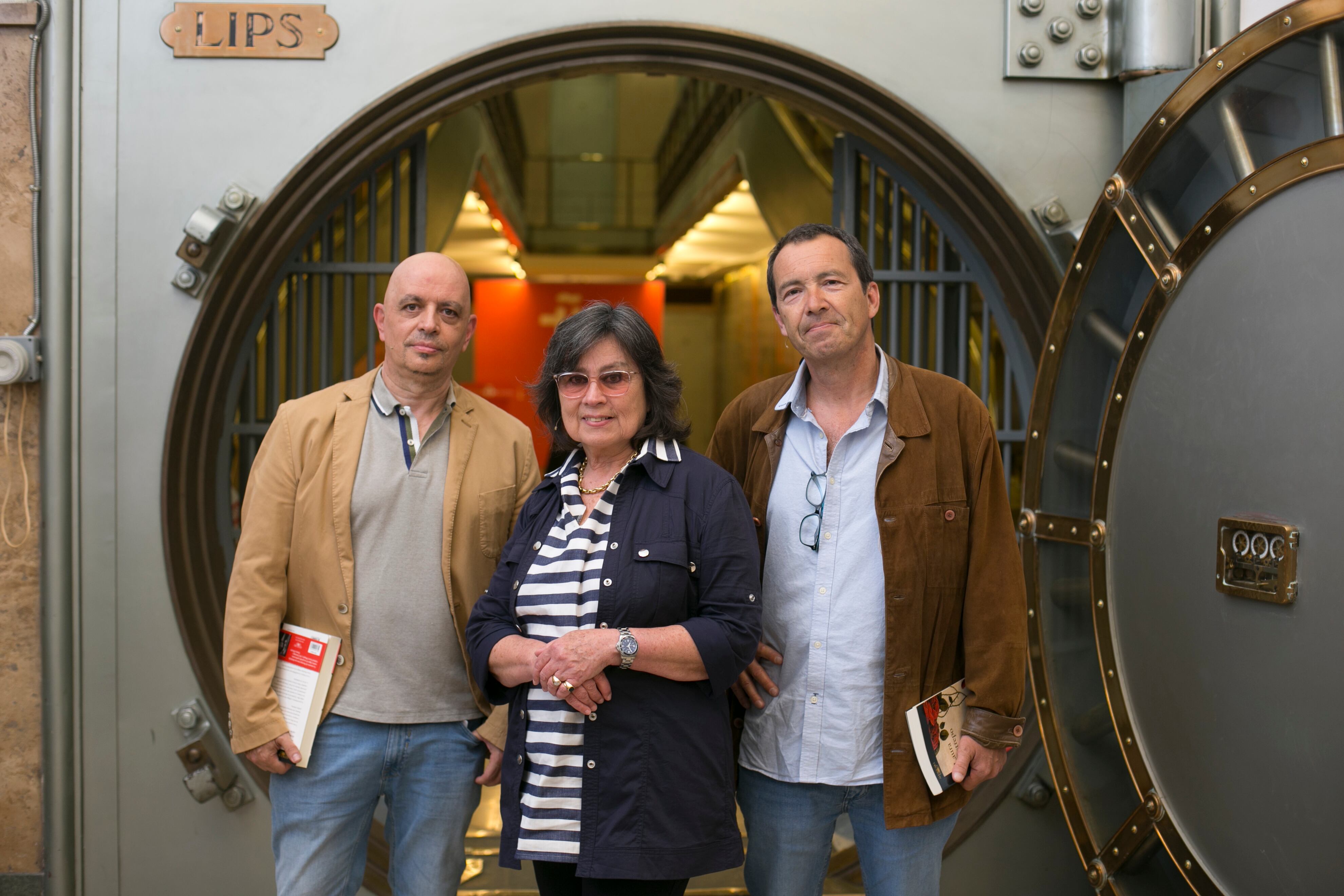 Desde la izquierda, Juan Antonio González Iglesias, Laura Restrepo y  Jordi Gracia.