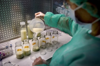 La primera directora del Banco de Leche Materna de Cataluña, la bióloga Gemma Valeta