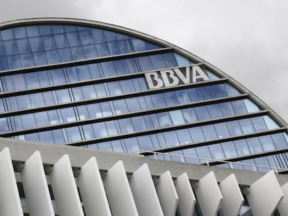 Fachada de la sede corporativa del BBVA, en el distrito de Las Tablas en Madrid. 