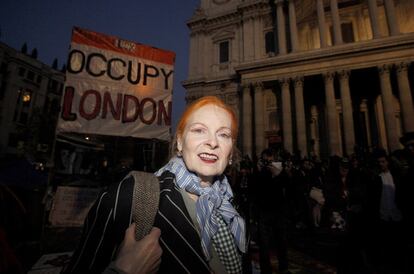 La diseñadora Vivienne Westwood en el campamento de indignados de Londres.