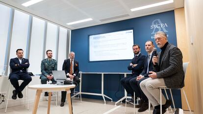 Mesa redonda sobre las implicaciones del comercio ilícito en la que han participado Policía Nacional, Guardia Civil, marcas y las patronales de alimentación y cosmética, este martes en la sede de Sicpa España (Madrid).