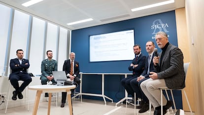 Mesa redonda sobre las implicaciones del comercio ilícito en la que han participado Policía Nacional, Guardia Civil, marcas y las patronales de alimentación y cosmética, este martes en la sede de Sicpa España (Madrid).