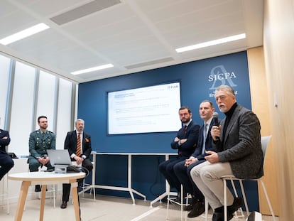 Mesa redonda sobre las implicaciones del comercio ilícito en la que han participado Policía Nacional, Guardia Civil, marcas y las patronales de alimentación y cosmética, este martes en la sede de Sicpa España (Madrid).