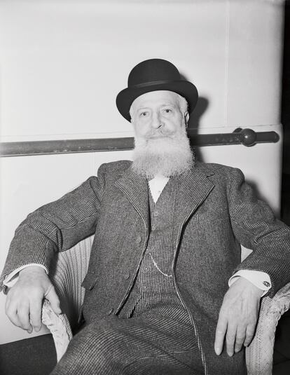 José Lázaro Galdiano, como tantos otros filántropos, fue un apasionado defensor del coleccionismo. A los 22 años ya contaba con una biblioteca de mil volúmenes y a lo largo de su vida atesoró una colección de más de 20.000 libros, manuscritos, incunables, impresos ilustrados, epístolas y documentos únicos.