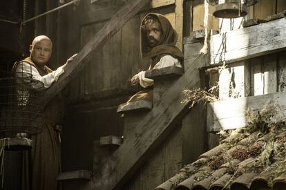 Tyrion Lannister (Peter Dinklage), amb lord Varys (Conleth Hill).