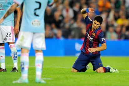 El fin del dominio culé llegó en la temporada siguiente. El Barça perdió en casa contra el Celta. En la imagen, Luis Suárez se lamenta por una ocasión fallada en el que era su segundo partido de Liga con la camiseta azulgrana.