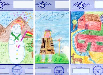 Algunos de los dibujos -hechos, según Intervida, por varios niños apadrinados- recibidos a lo largo de los años por uno de los  asociados de Madrid.