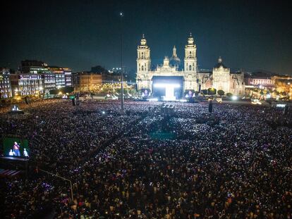 El zócalo de la Ciudad de México durante el concierto de la cantante española, Rosalía, el 28 de abril de 2023.
