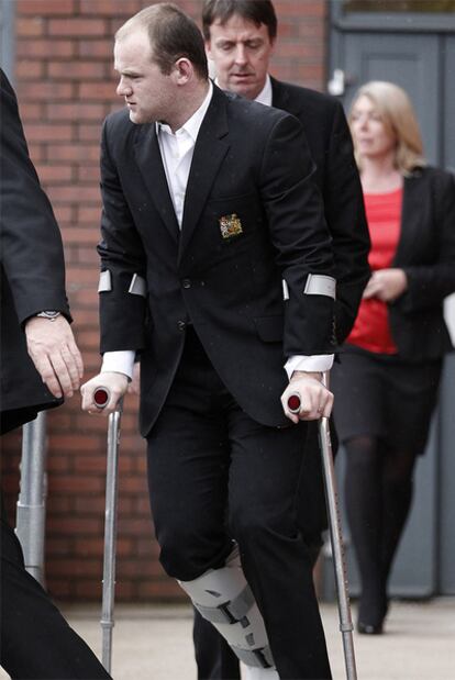 Wayne Rooney abandona el hospital.