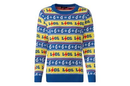 Lidl volvió a desatar la locura a finales de 2021 con un jersey de estampado navideño con el logo y los colores insignia del supermercado. Con un precio original de 8,99 euros, actualmente supera los 400 euros en portales de reventa.