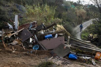 Una de les barraques ja derrocada al Turó de Montcada.