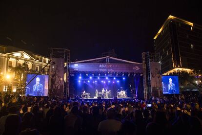 El brasileño Ivan Lins cierra el Asujazz en la plaza de la Democracia.