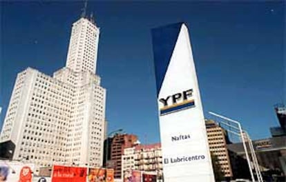 Una gasolinera de la empresa argentina YPF, fusionada con la firma española Repsol, en Buenos Aires.