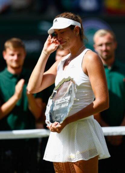 Muguruza llora tras la final.