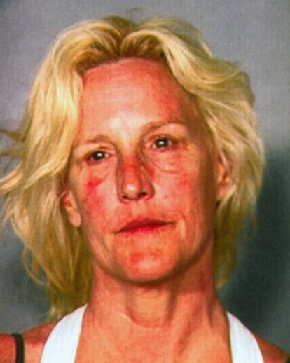 El retrato de la ficha policial de Erin Brockovich, tras ser detenida.