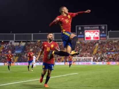 La selección de Lopetegui doblega a Albania con tres buenos goles y otro partido notable de Isco, y logra la clasificación para Rusia 2018 tras el empate de Italia con Macedonia