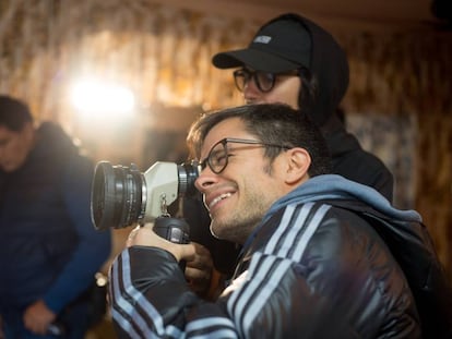 El director, Gael Garc&iacute;a, durante el rodaje de &#039;Chicuarotes&#039;.