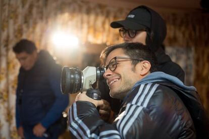 El director, Gael García, durante el rodaje de 'Chicuarotes'.