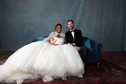 La tenista Serena Williams se ha casado el pasado jueves en Nueva Orleans con su prometido, el cofundador de Reddit Alexis Ohanian, padre de su hija Alexis Olympia, nacida el pasado septiembre. Para la ceremonia, la estrella del tenis de 36 años lució un vestido exquisito de Sarah Burton para Alexander McQueen, el mismo diseñador que creó el vestido de la Duquesa de Cambridge.