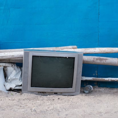 Normalmente para poder disfrutar de la fotografía de vanguardia debemos ir a una galería, una feria, un festival…En este caso es la fotografía quien se acerca a la calle.