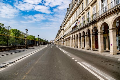 La céntrica calle Rivoli, en París, el lunes 13 de abril.