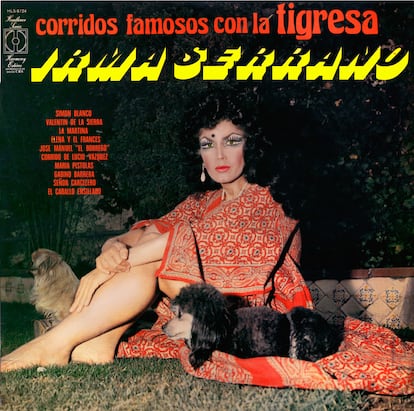 Irma Consuelo Cielo Serrano Castro nació en Comitán (Chiapas, en el sureste de México) en 1933 y comenzó su carrera como cantante del género de rancheras en los años sesenta. En la imagen, portada del disco 'Corridos famosos con La Tigresa', de Irma Serrano, publicado por Discos CBS en 1974.