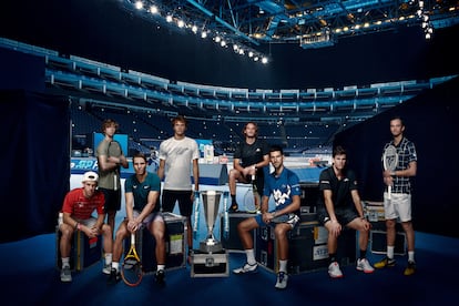 De izquierda a derecha, en el O2 de Londres: Schwartzman, Rublev, Nadal, Zverev, Tsitsipas, Djokovic, Thiem y Medvedev.