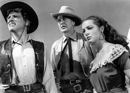 Tras su xito en Mxico, su primera interpretacin en Hollywood fue en uno de los mejores westerns de la historia, Veracruz (1955). En la imagen, junto a Burt Lancaster y Gary Cooper.